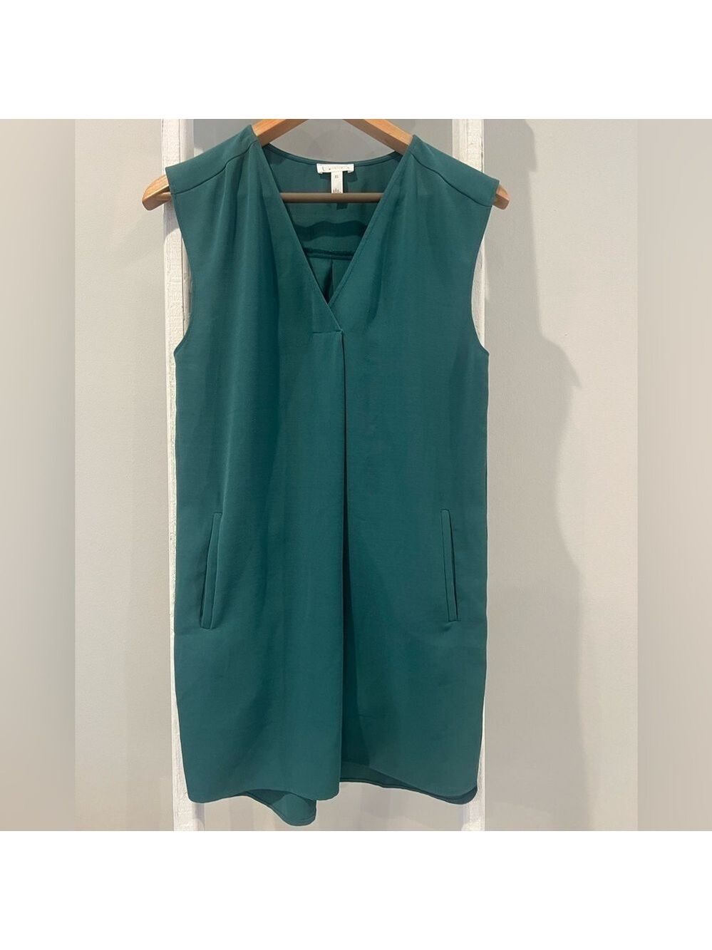 LEITH green sleeveless Vneck sheath dress with pockets xs